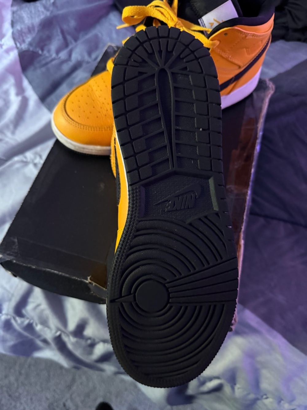 Yellow High-top Jordan 1 youth size 6.5 - Picture 2 of 3